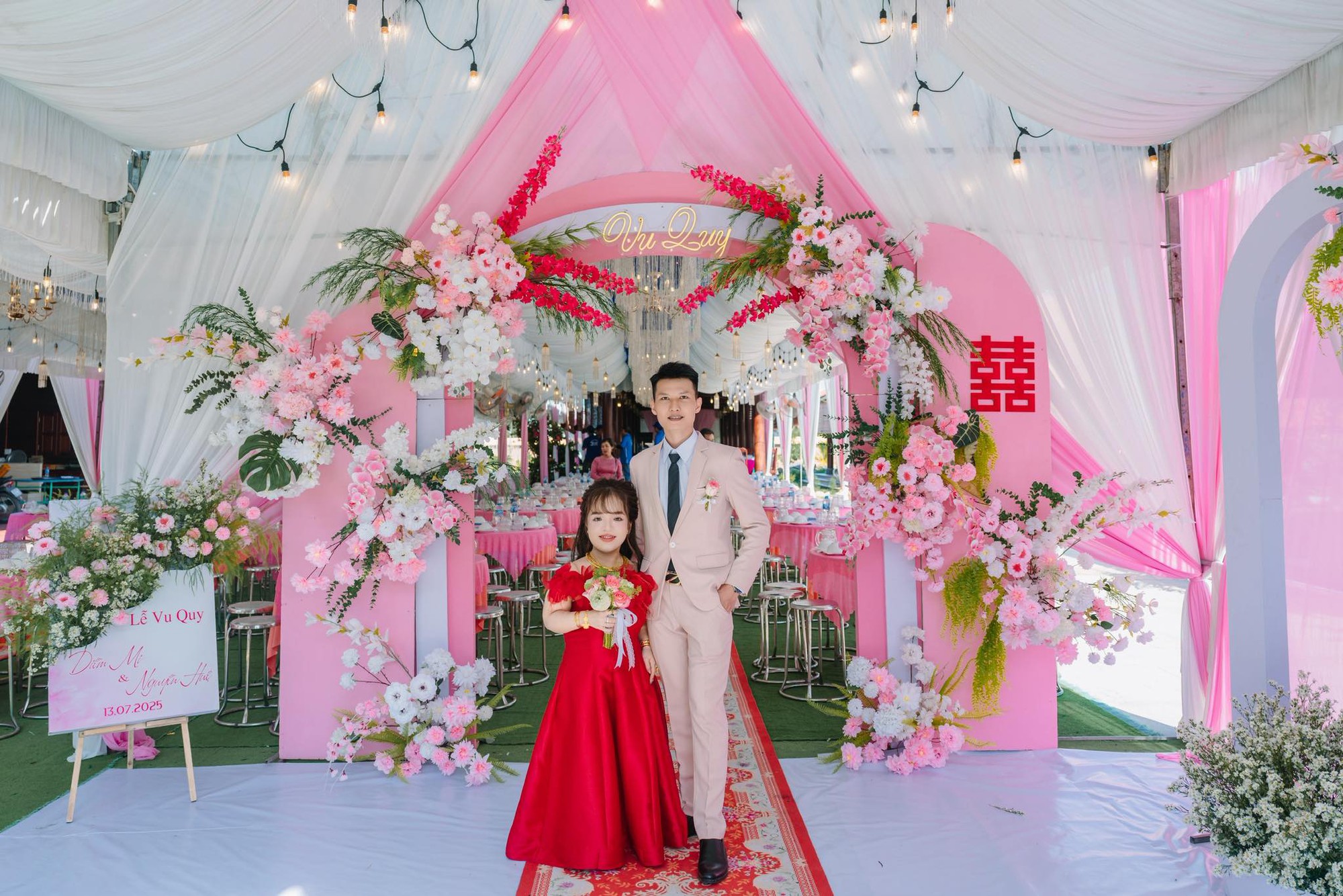 Một lòng muốn cưới cô gái 1m25, chàng trai bị mẹ vợ tương lai lắp camera theo dõi gần 1 năm và cái kết- Ảnh 5. Một lòng muốn cưới cô gái 1m25, chàng trai bị mẹ vợ tương lai lắp camera theo dõi gần 1 năm và cái kết- Ảnh 5.