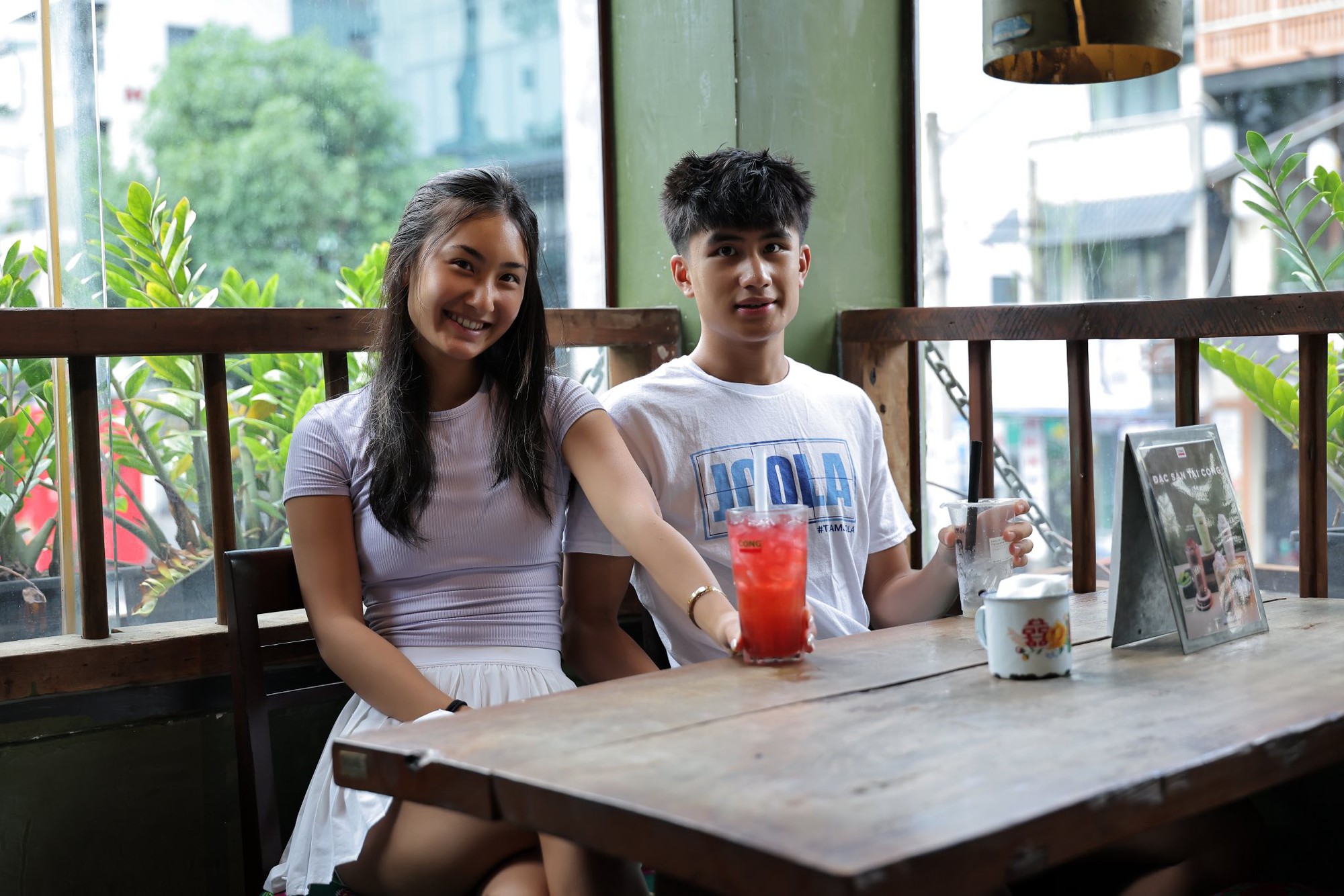 Alix Trương là ai mà hot đùng đùng, xả loạt ảnh ở Việt Nam toàn thấy đánh pickleball và ăn bánh mì?- Ảnh 10. Alix Trương là ai mà hot đùng đùng, xả loạt ảnh ở Việt Nam toàn thấy đánh pickleball và ăn bánh mì?- Ảnh 10.