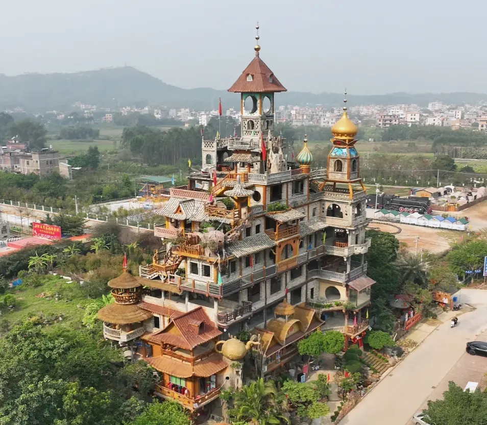 Bên trong "biệt thự điên" 51 tỷ, cao 30m, xây theo trí tưởng tượng suốt 10 năm của một nông dân Trung Quốc- Ảnh 5.