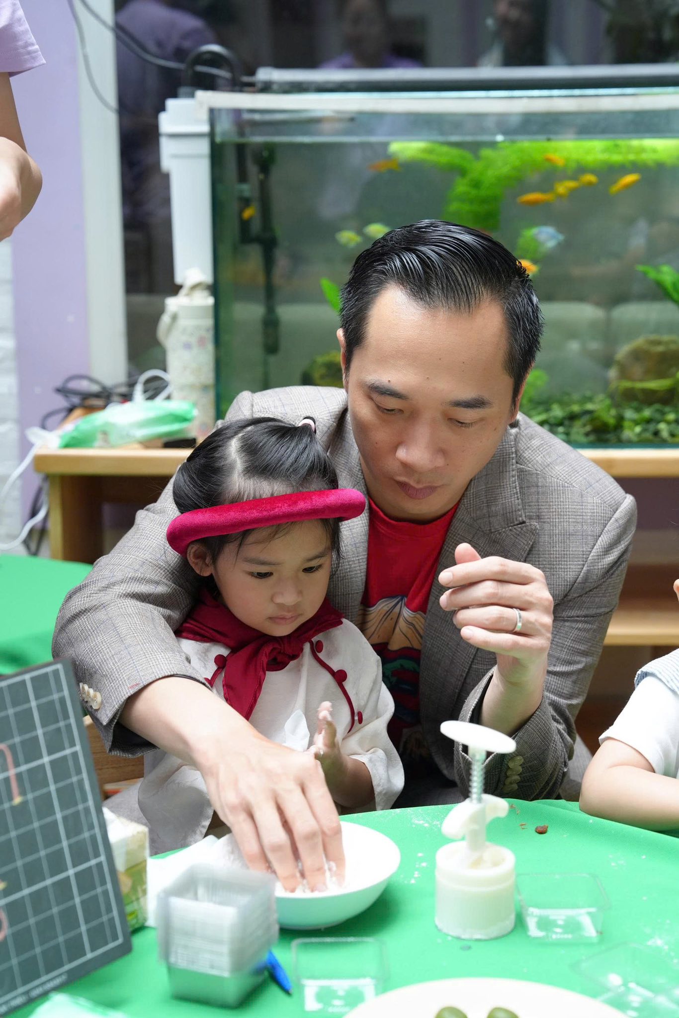 Á hậu Trúc Ny và chồng doanh nhân đầu tư “khủng” cho công chúa 2 tuổi: Học trường quốc tế 300 triệu/năm, đi học bằng xế hộp tiền tỷ, được học thêm ngoại ngữ từ bé- Ảnh 3.