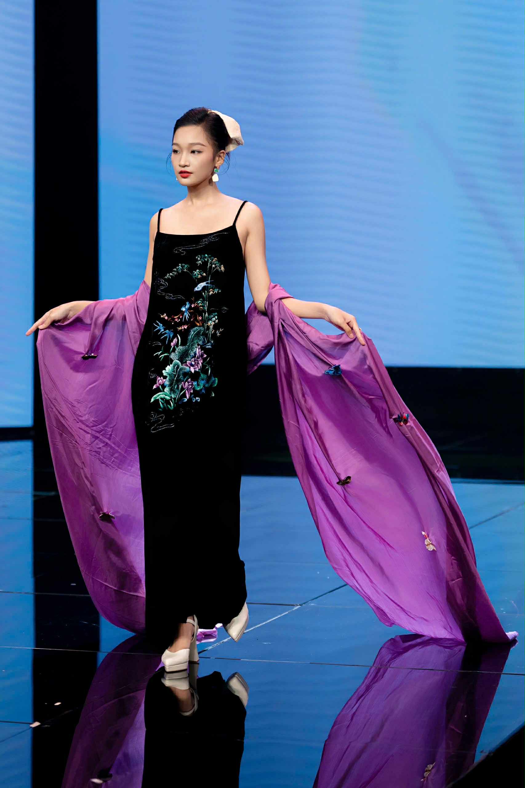 Cô gái sinh năm 2006 làm được một điều khiến giới mộ điệu thời trang bất ngờ- Ảnh 4.