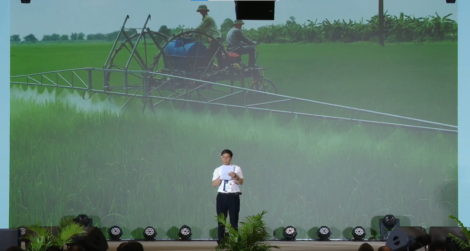 Dù gánh nợ 4 tỷ đồn…