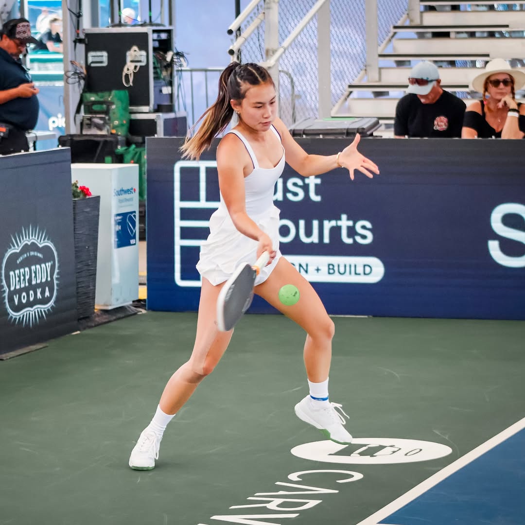 Alix Trương là ai mà hot đùng đùng, xả loạt ảnh ở Việt Nam toàn thấy đánh pickleball và ăn bánh mì?- Ảnh 6. Alix Trương là ai mà hot đùng đùng, xả loạt ảnh ở Việt Nam toàn thấy đánh pickleball và ăn bánh mì?- Ảnh 6.