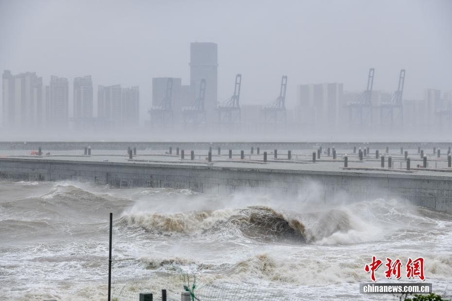 Bão Matmo đã càn quét Trung Quốc, gió giật 151km/h, đánh bay mọi thứ: Những hình ảnh cho thấy sự kinh hoàng- Ảnh 1. Bão Matmo đã càn quét Trung Quốc, gió giật 151km/h, đánh bay mọi thứ: Những hình ảnh cho thấy sự kinh hoàng- Ảnh 1.