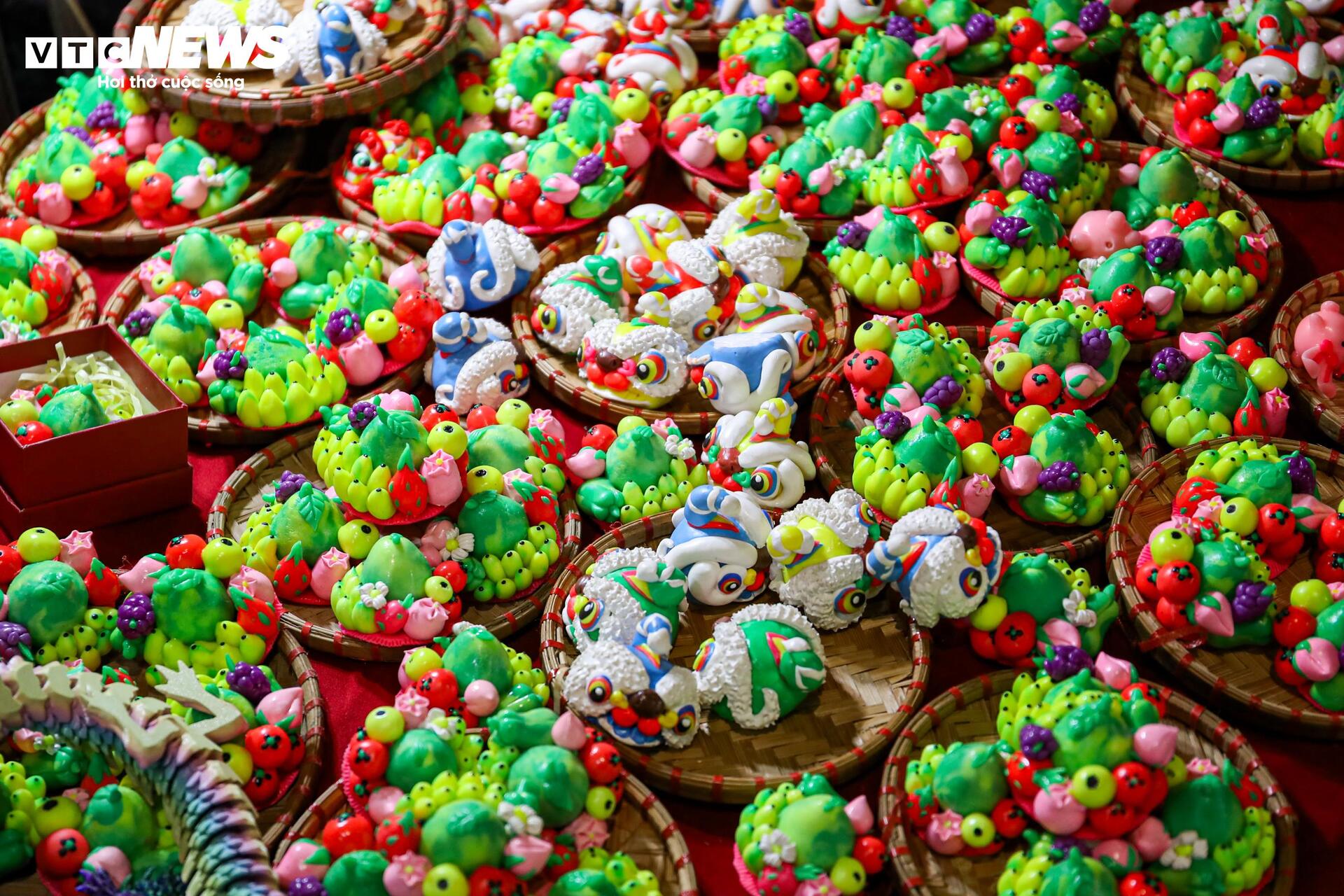 Biển người chen chân trên phố Hàng Mã đón Trung thu sớm- Ảnh 9. Biển người chen chân trên phố Hàng Mã đón Trung thu sớm- Ảnh 9.