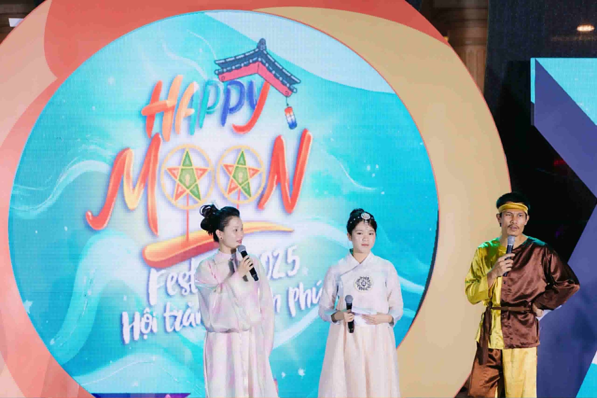 Lần đầu, nữ MC Huyền Châu tiết lộ điều đặc biệt về anh Tạ của Mưa Đỏ: "Tôi thật sự bất ngờ..."- Ảnh 3.