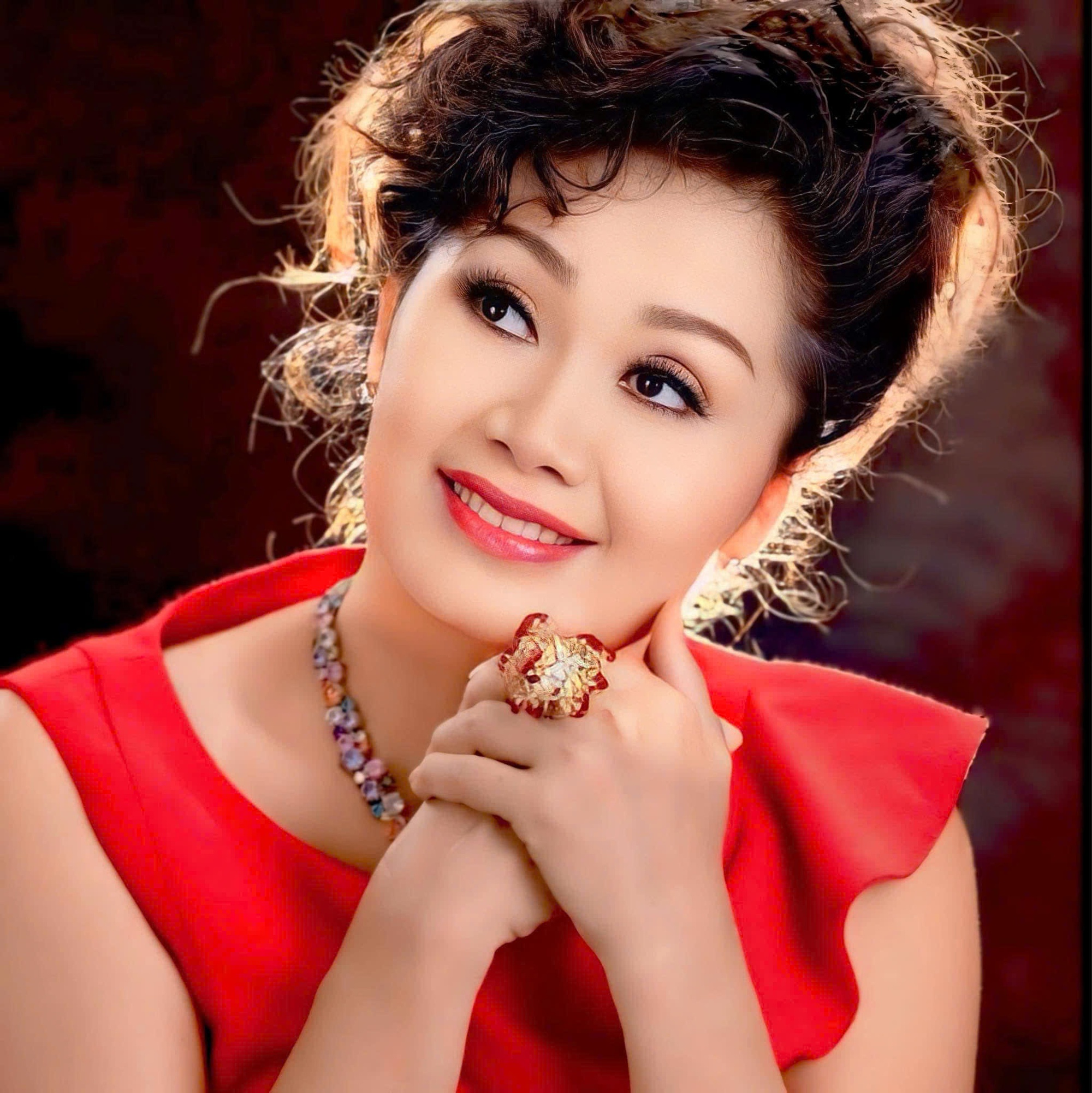 Nữ nghệ sĩ sống 1 mình trong căn nhà to…