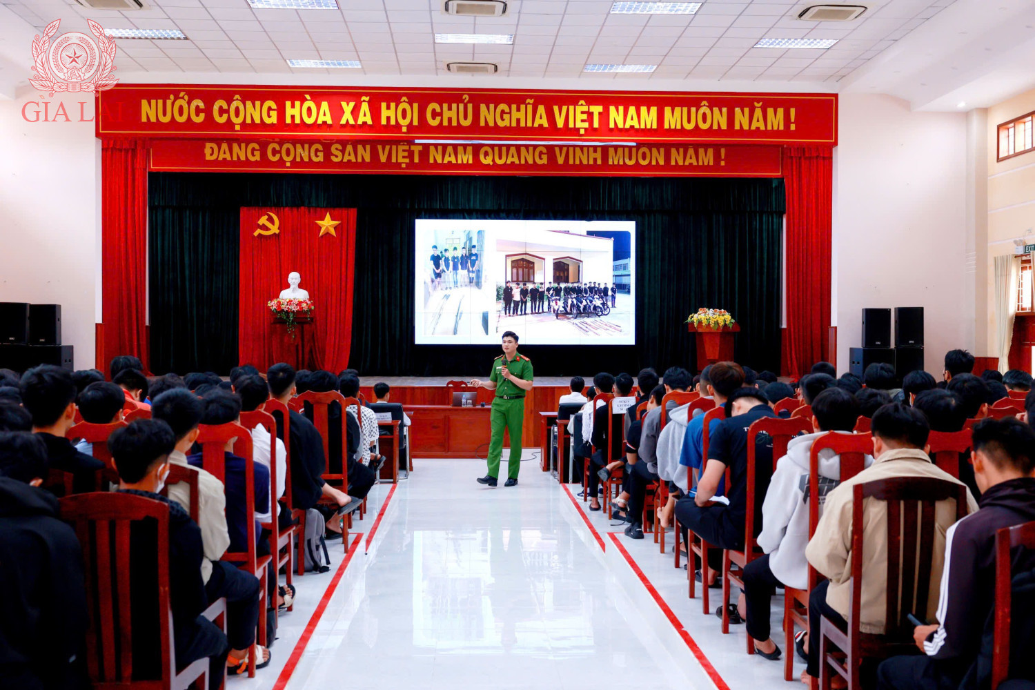 Sập bẫy 