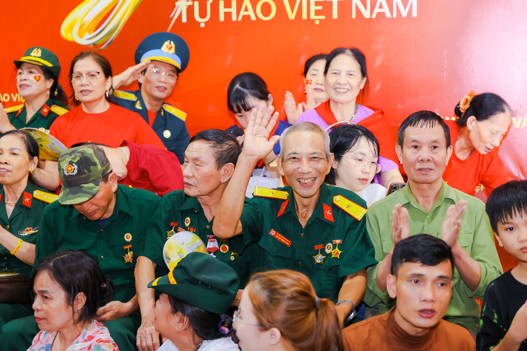 SHB đồng hành Fandom Yêu Nước: Tự hào hành trình lan toả niềm hạnh phúc là người Việt Nam- Ảnh 15. SHB đồng hành Fandom Yêu Nước: Tự hào hành trình lan toả niềm hạnh phúc là người Việt Nam- Ảnh 15.