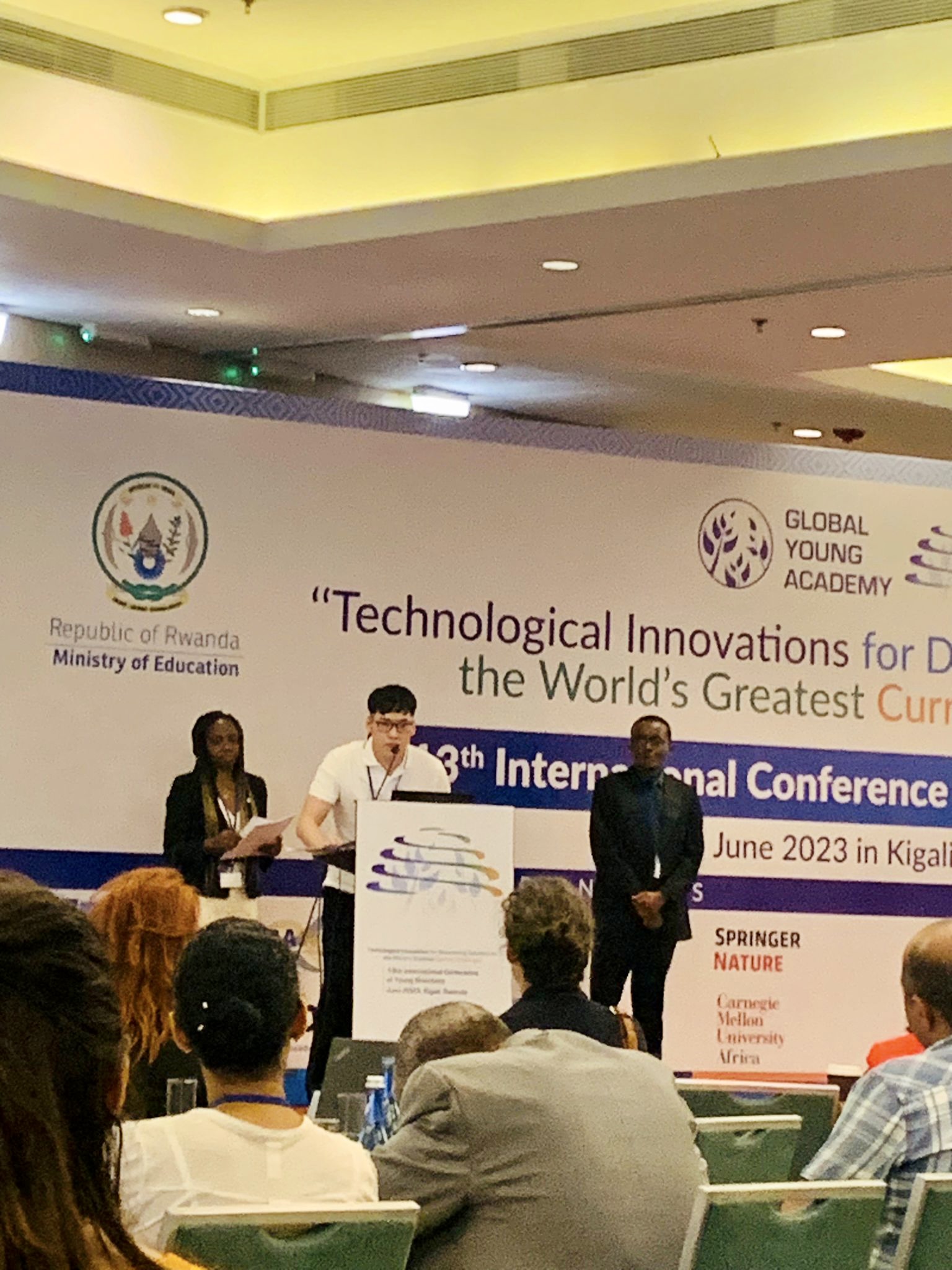 Tiến sĩ Việt 8X “đẹp trai như tài tử” được ĐH Seoul “chiêu mộ” với mức lương 180 triệu đồng/tháng: “Dù ở nơi nào cũng muốn cống hiến cho quê nhà”- Ảnh 5. Tiến sĩ Việt 8X “đẹp trai như tài tử” được ĐH Seoul “chiêu mộ” với mức lương 180 triệu đồng/tháng: “Dù ở nơi nào cũng muốn cống hiến cho quê nhà”- Ảnh 5.