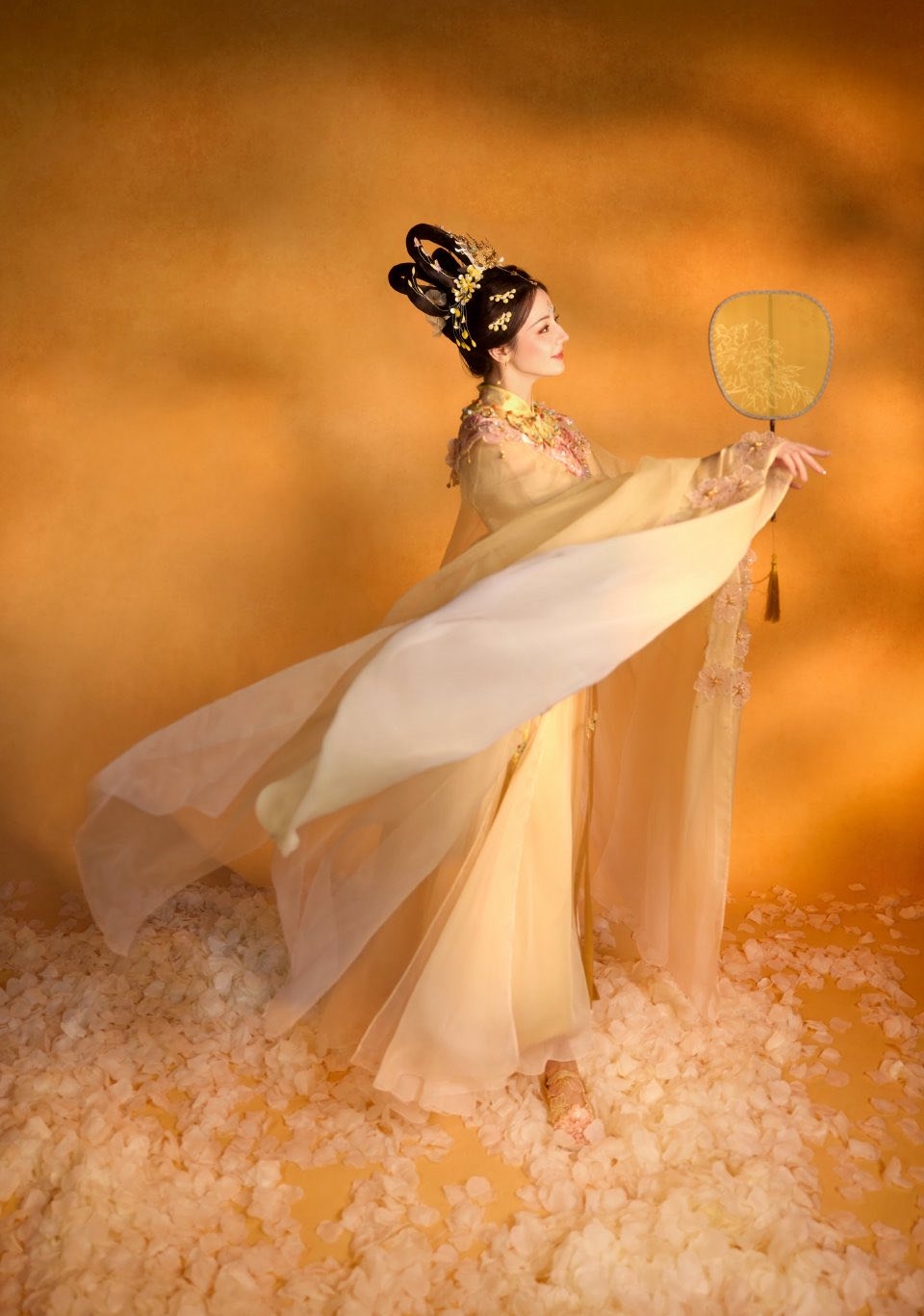 Ngàn vạn mỹ nhân đều thua chị Hằng đẹp nhất Trung Thu 2025: Tiên khí đầy người ngắm mà mê, không phân biệt nổi thật hay mơ- Ảnh 6. Ngàn vạn mỹ nhân đều thua chị Hằng đẹp nhất Trung Thu 2025: Tiên khí đầy người ngắm mà mê, không phân biệt nổi thật hay mơ- Ảnh 6.