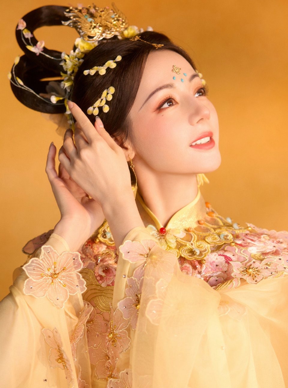 Ngàn vạn mỹ nhân đều thua chị Hằng đẹp nhất Trung Thu 2025: Tiên khí đầy người ngắm mà mê, không phân biệt nổi thật hay mơ- Ảnh 4. Ngàn vạn mỹ nhân đều thua chị Hằng đẹp nhất Trung Thu 2025: Tiên khí đầy người ngắm mà mê, không phân biệt nổi thật hay mơ- Ảnh 4.