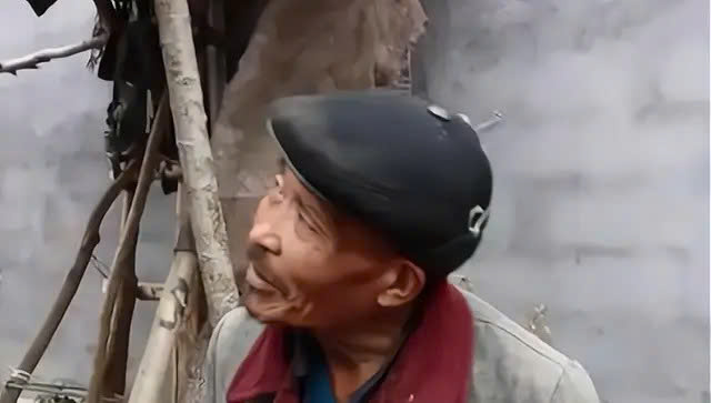 "Lâu đài kỳ dị" 7 tầng, cao 18m, xây bằng quần áo rách của gã điên cất giấu nhiều đau thương- Ảnh 4. "Lâu đài kỳ dị" 7 tầng, cao 18m, xây bằng quần áo rách của gã điên cất giấu nhiều đau thương- Ảnh 4.