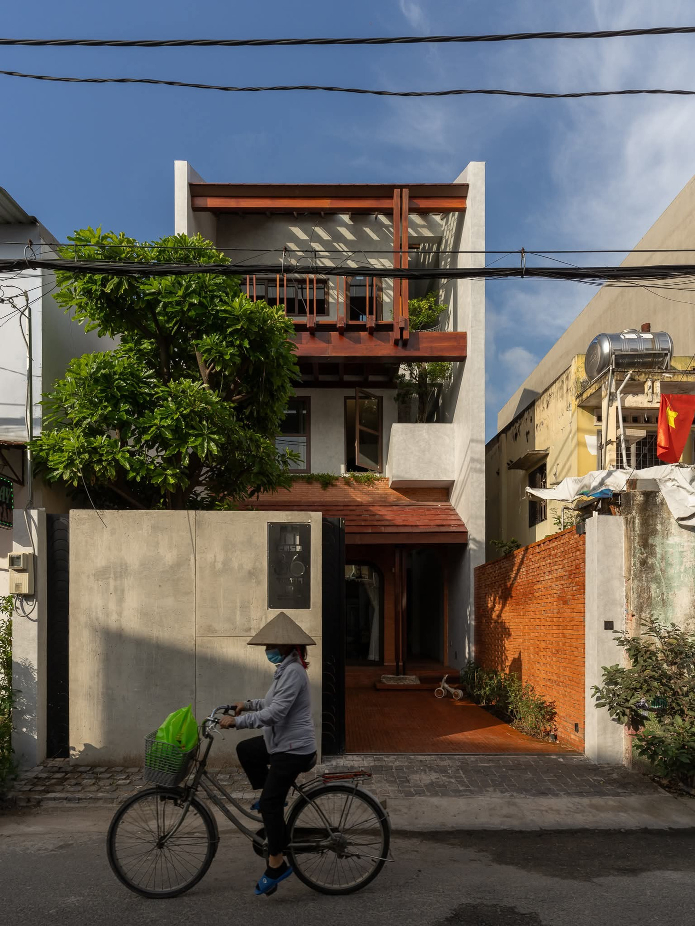 Thiết kế nhà phố đan xen phong cách hiệ…
