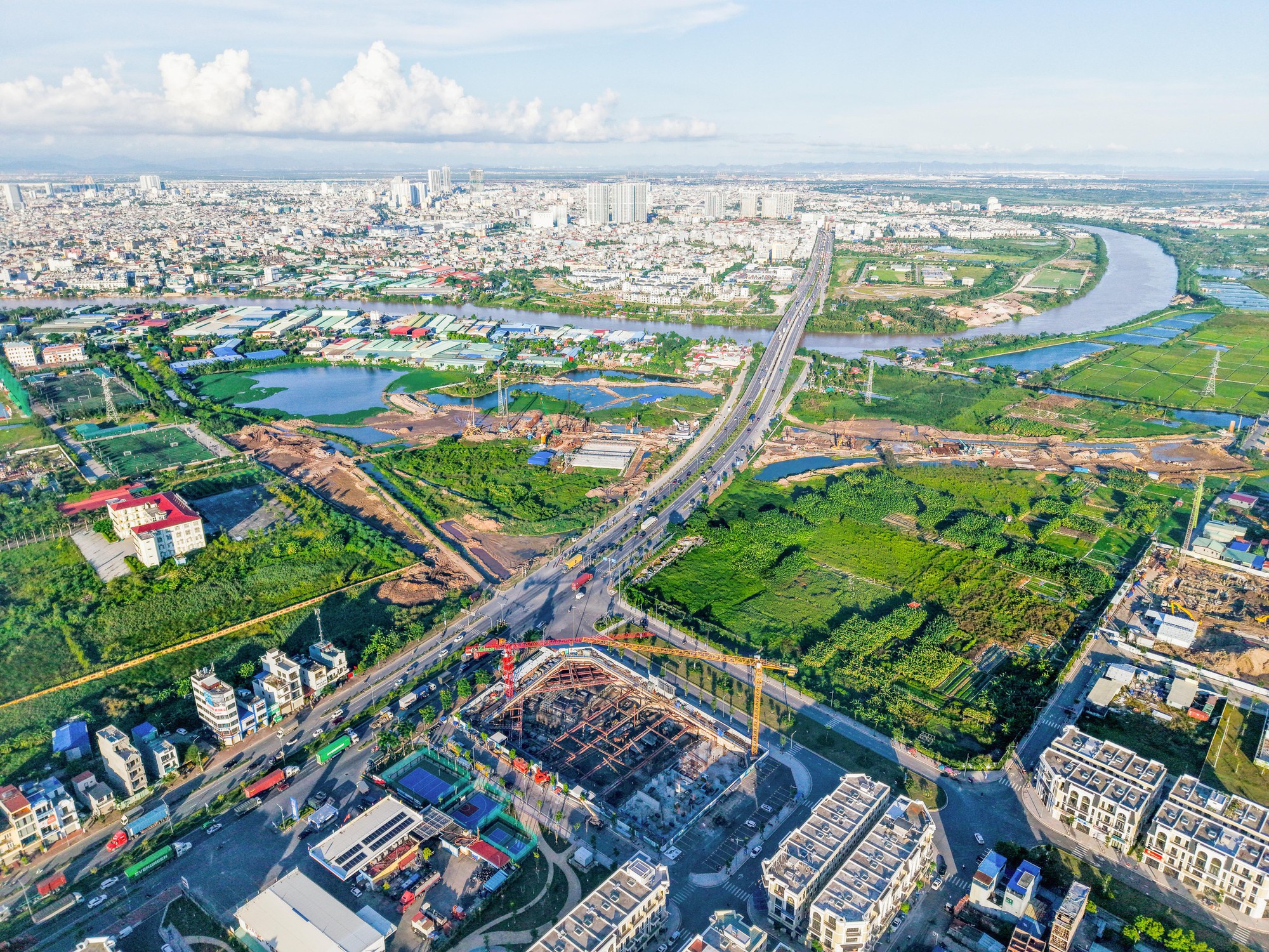 Một thị trường mới nổi phía Bắc đang hút nhiều "sếu đầu đàn" bất động sản Vingroup, Sun Group, BRG... về "làm tổ"- Ảnh 1. Một thị trường mới nổi phía Bắc đang hút nhiều
