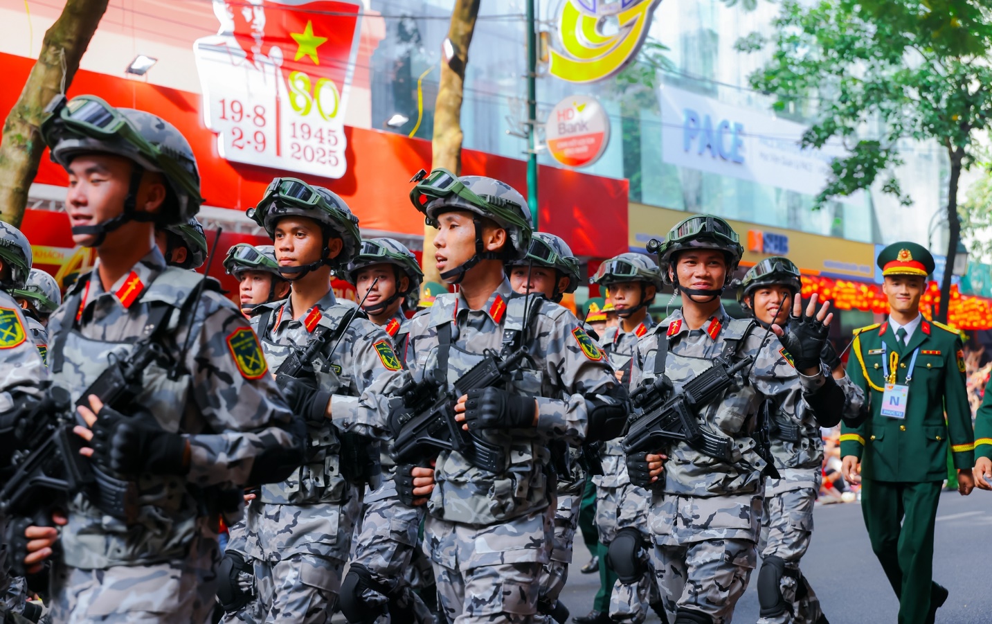 SHB đồng hành Fandom Yêu Nước: Tự hào hành trình lan toả niềm hạnh phúc là người Việt Nam- Ảnh 11. SHB đồng hành Fandom Yêu Nước: Tự hào hành trình lan toả niềm hạnh phúc là người Việt Nam- Ảnh 11.