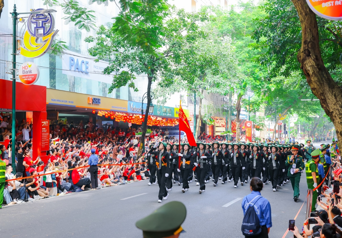 SHB đồng hành Fandom Yêu Nước: Tự hào hành trình lan toả niềm hạnh phúc là người Việt Nam- Ảnh 12. SHB đồng hành Fandom Yêu Nước: Tự hào hành trình lan toả niềm hạnh phúc là người Việt Nam- Ảnh 12.