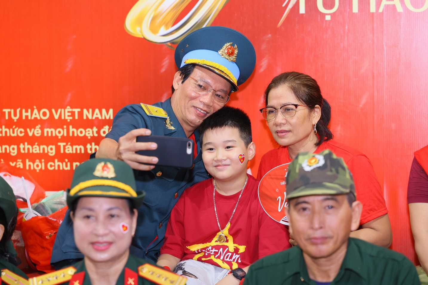 SHB đồng hành Fandom Yêu Nước: Tự hào hành trình lan toả niềm hạnh phúc là người Việt Nam- Ảnh 7. SHB đồng hành Fandom Yêu Nước: Tự hào hành trình lan toả niềm hạnh phúc là người Việt Nam- Ảnh 7.