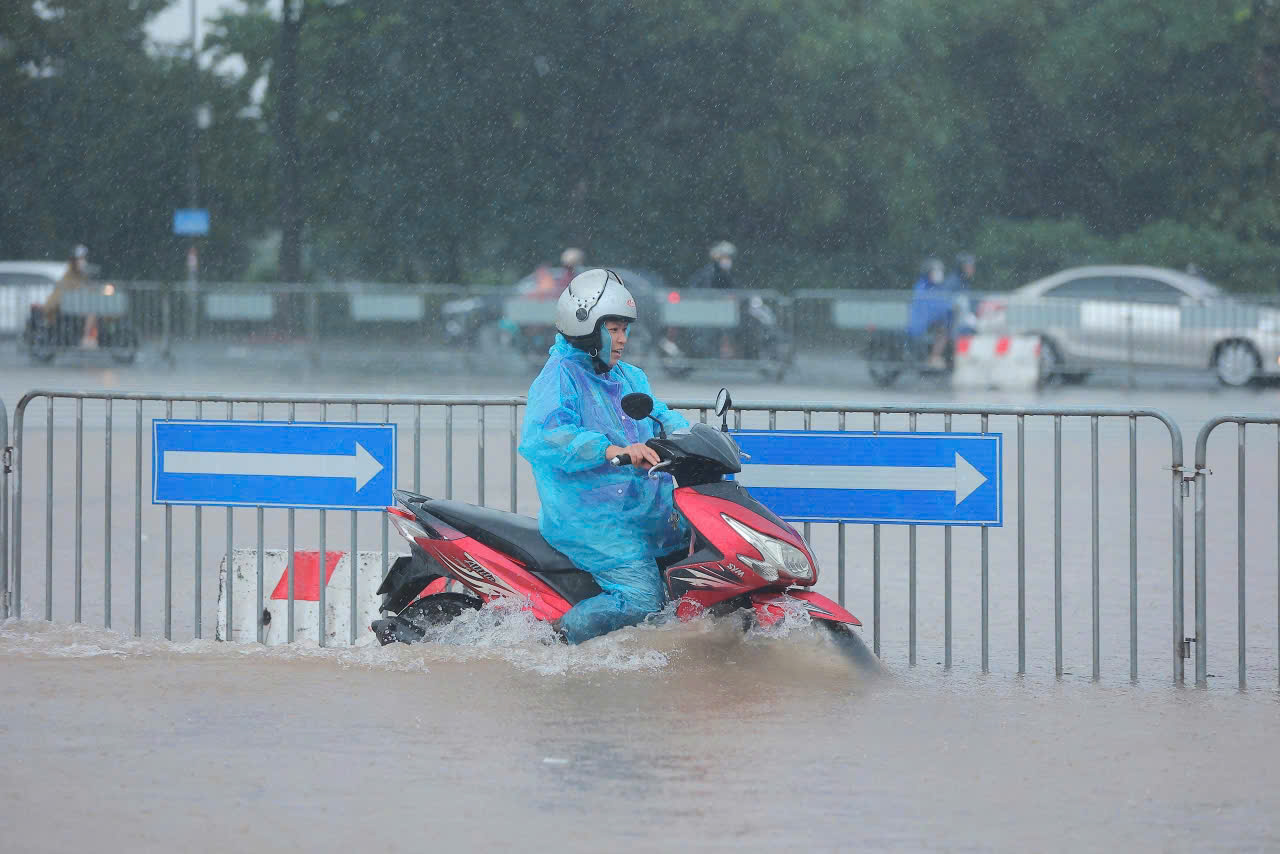 Hà Nội khả năng sắp mưa lớn, cục bộ có nơi trên 150 mm- Ảnh 1. Hà Nội khả năng sắp mưa lớn, cục bộ có nơi trên 150 mm- Ảnh 1.