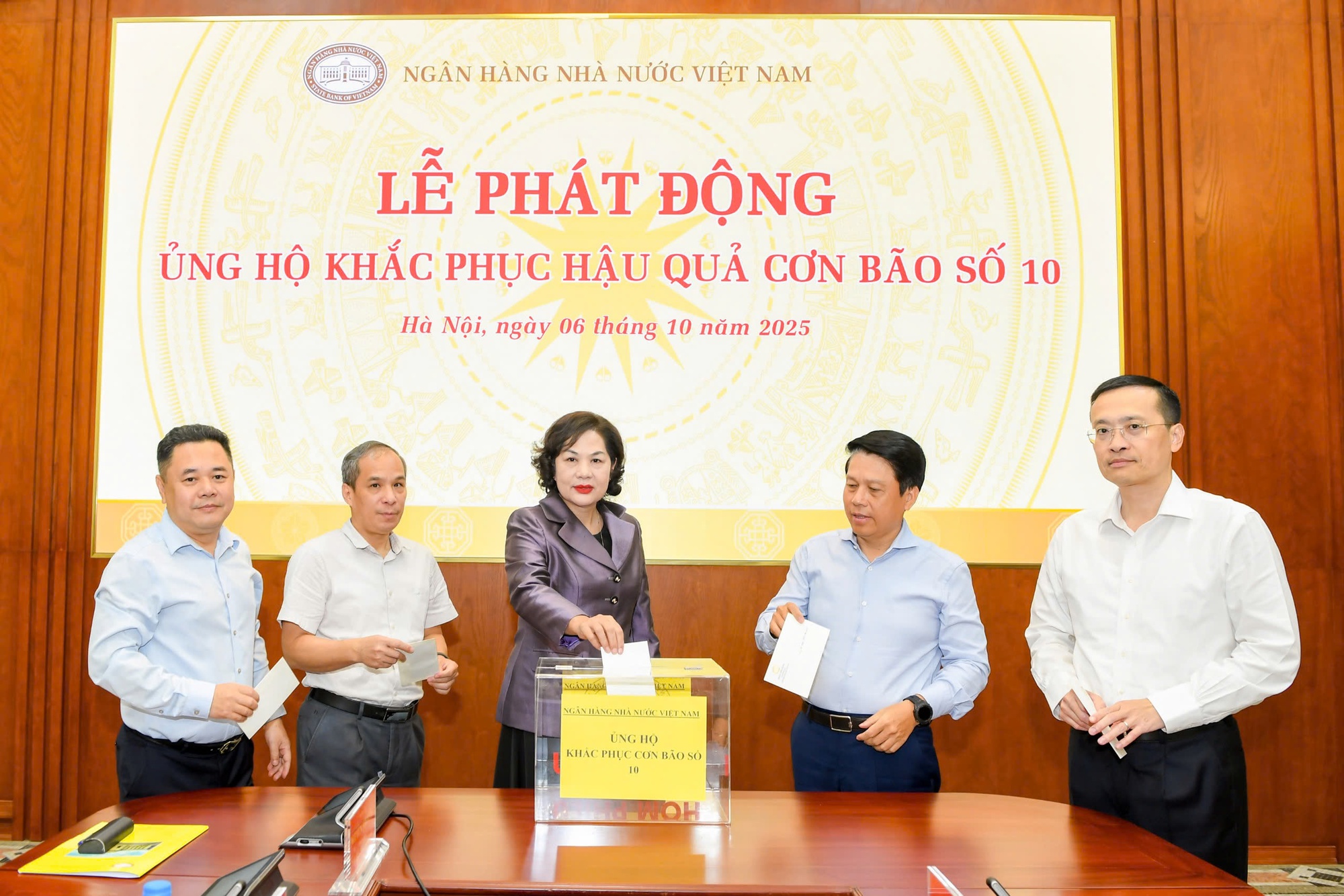 Ngân hàng Nhà nước phát động ủng hộ đồng bào khắc phục thiệt hại do cơn bão số 10- Ảnh 3.