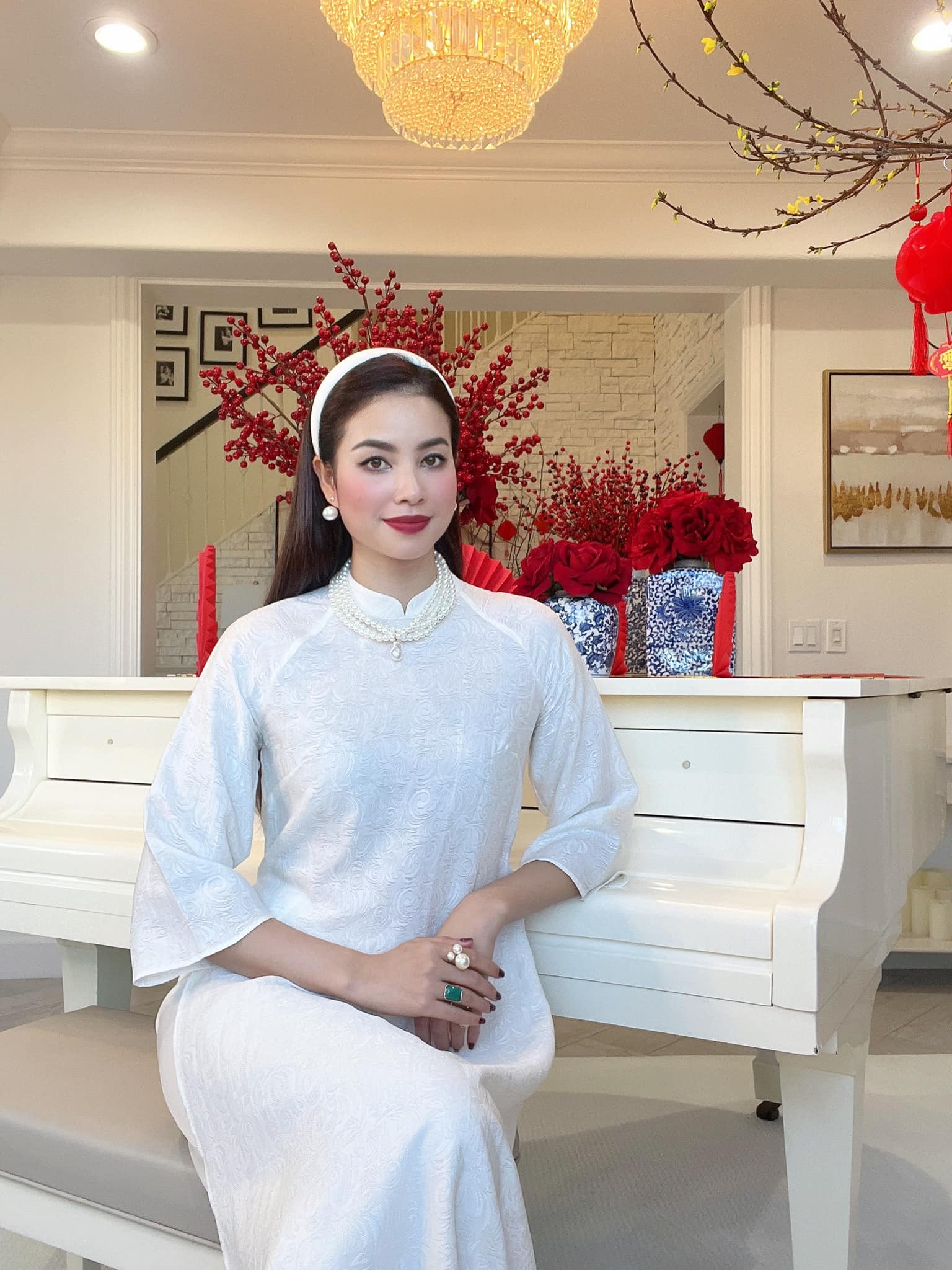 Hoa hậu Việt lấy chồng 6 năm chưa công khai danh tính, tuổi 34 làm chủ tiệm hoa, ở biệt thự 7 phòng- Ảnh 2.
