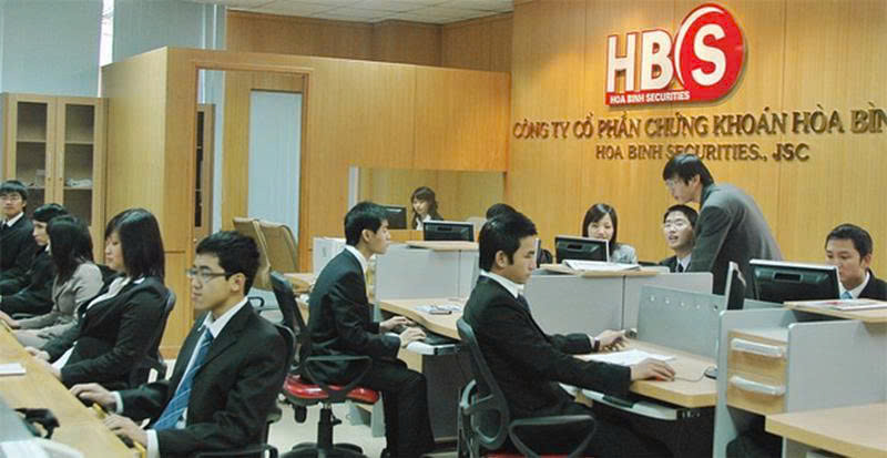 Cổ phiếu HBS của Chứng khoán Hòa Bình vào diện bị hạn chế giao dịch- Ảnh 1.