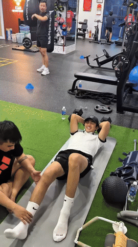 Á hậu Phương Nga khóc nức nở khi thấy Bình An đau đớn vì chấn thương thể thao- Ảnh 4. Á hậu Phương Nga khóc nức nở khi thấy Bình An đau đớn vì chấn thương thể thao- Ảnh 4.