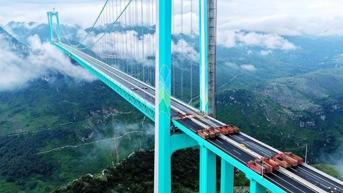 Trung Quốc xây cầu hơn 7.400 tỷ đồng bắc ngang qua “vết nứt của Trái đất”: Tích hợp cả khu du lịch trên không, du khách được ngồi uống cà phê ở độ cao hơn 600m- Ảnh 3.