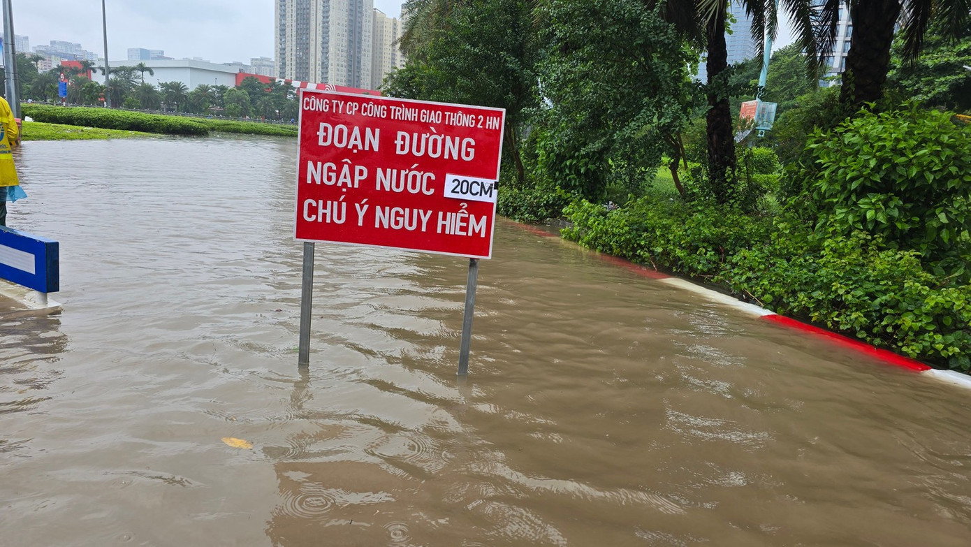 Giám đốc Sở Giáo dục Hà Nội 'thả tim' động viên học sinh học online ngày mưa- Ảnh 3.