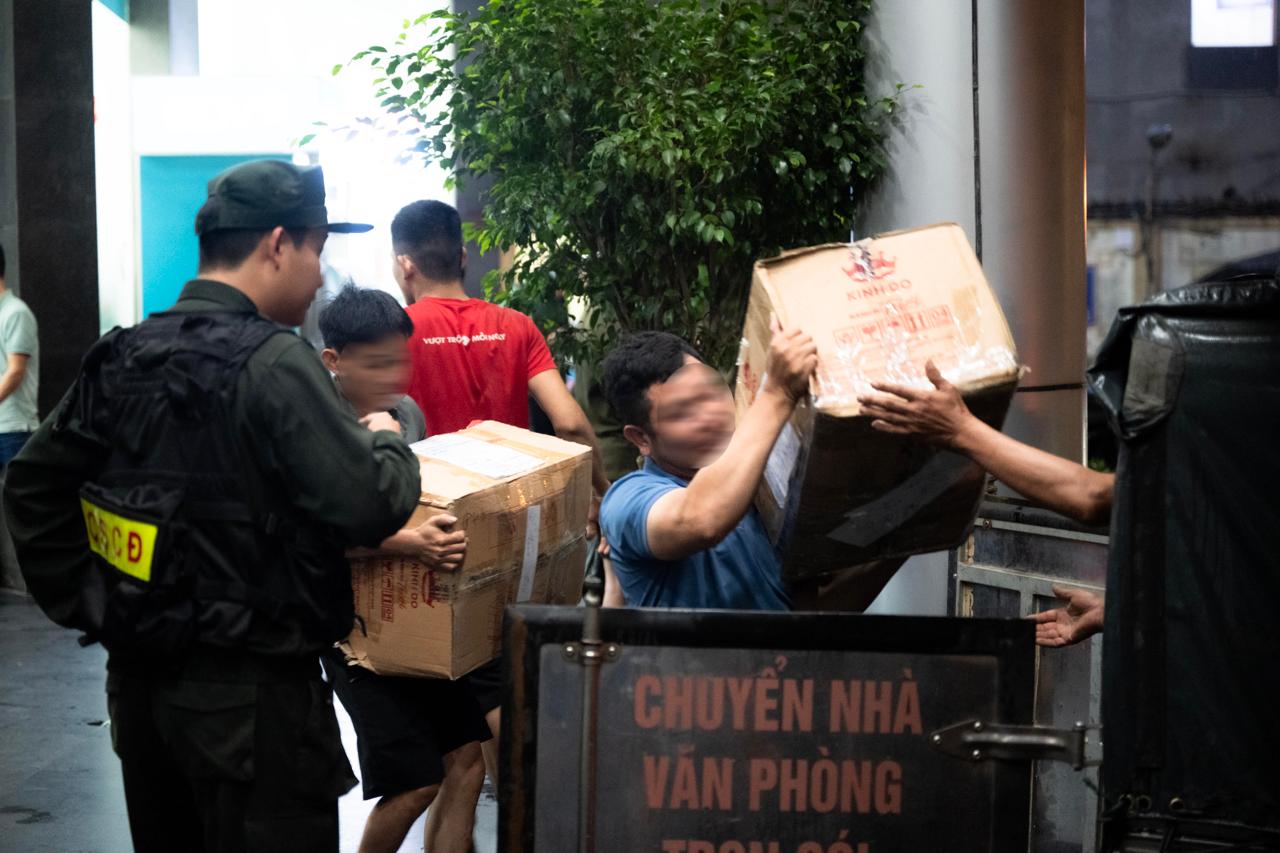 Tối 7/10: Căng thẳng tại trụ sở công ty Shark Bình- Ảnh 8.