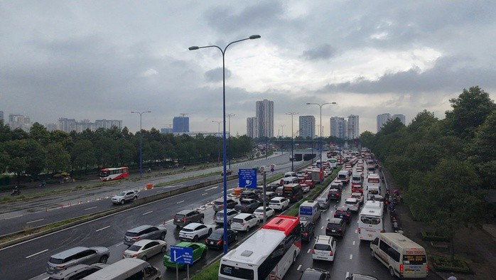 TPHCM: Đề xuất giãn tiến độ chuyển đổi xe công nghệ thêm nửa năm- Ảnh 3.