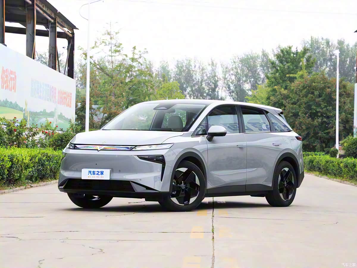 'Ông trùm' xe tải tại Việt Nam ra mắt SUV ngang cỡ Honda CR-V: đi Hà Nội-Quảng Bình chỉ trong 1 lần sạc, giá chưa tới 500 triệu đồng- Ảnh 1.