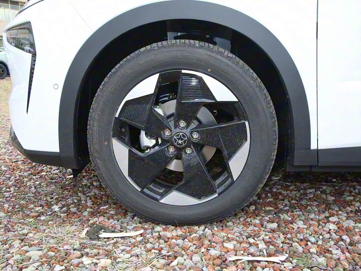 'Ông trùm' xe tải tại Việt Nam ra mắt SUV ngang cỡ Honda CR-V: đi Hà Nội-Quảng Bình chỉ trong 1 lần sạc, giá chưa tới 500 triệu đồng- Ảnh 3.