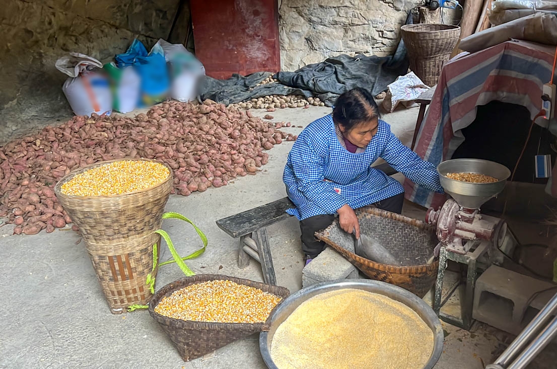 Có gì bên trong biệt thự gỗ 5 tầng "mọc" ra từ vách đá, thiết kế thông minh, được trả 18 tỷ chủ nhân cũng không bán?- Ảnh 4. Có gì bên trong biệt thự gỗ 5 tầng "mọc" ra từ vách đá, thiết kế thông minh, được trả 18 tỷ chủ nhân cũng không bán?- Ảnh 4.