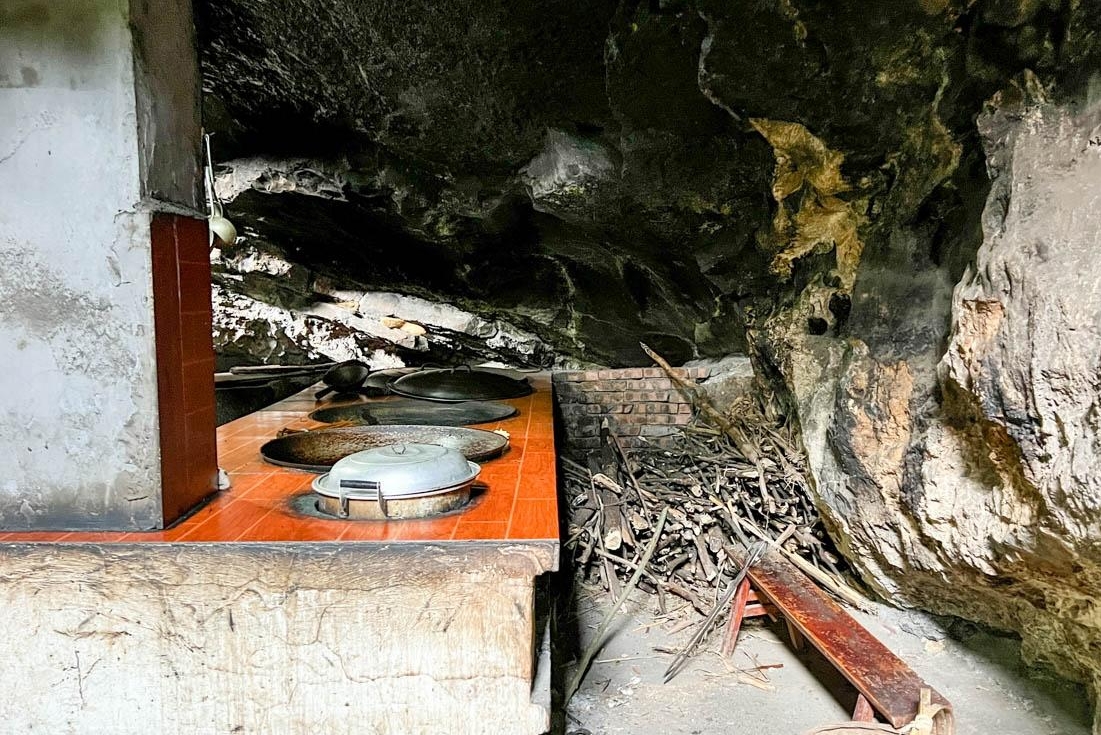 Có gì bên trong biệt thự gỗ 5 tầng "mọc" ra từ vách đá, thiết kế thông minh, được trả 18 tỷ chủ nhân cũng không bán?- Ảnh 9. Có gì bên trong biệt thự gỗ 5 tầng "mọc" ra từ vách đá, thiết kế thông minh, được trả 18 tỷ chủ nhân cũng không bán?- Ảnh 9.