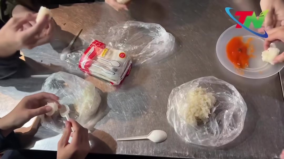 Những bữa ăn sáng lúc... 6h tối: Chữ thương viết thế nào cũng không đủ- Ảnh 4.