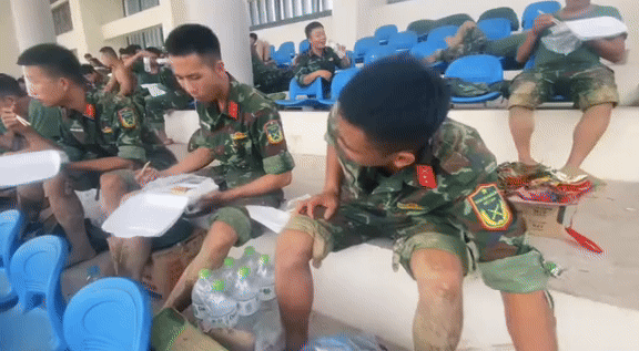 Những bữa ăn sáng lúc... 6h tối: Chữ thương viết thế nào cũng không đủ- Ảnh 6.