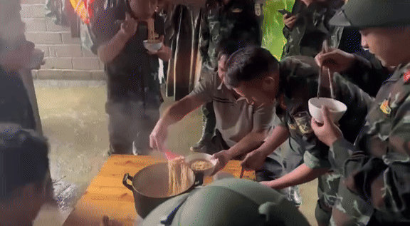 Những bữa ăn sáng lúc... 6h tối: Chữ thương viết thế nào cũng không đủ- Ảnh 5.