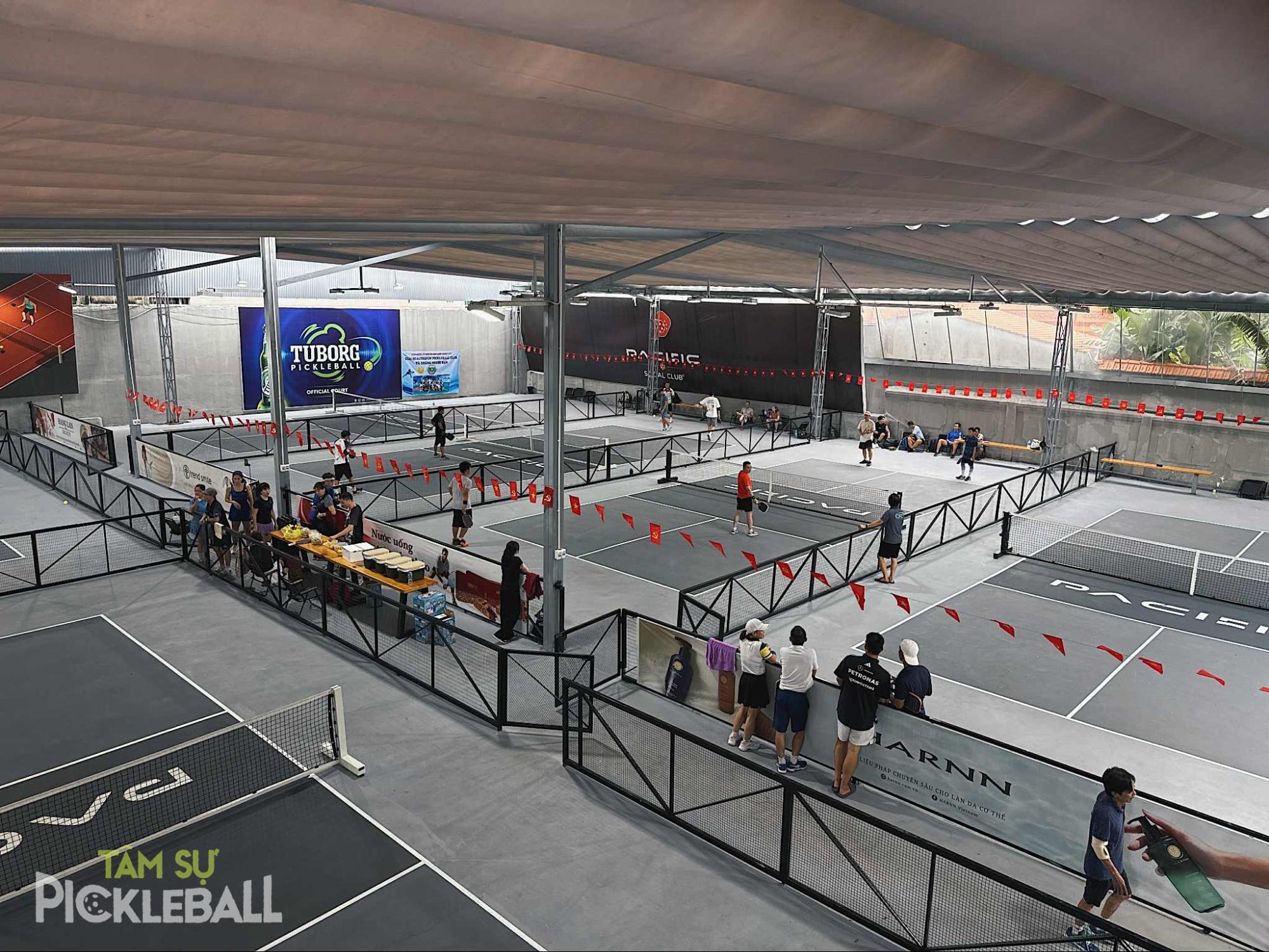 Hà Nội ngập trong mưa nhưng chủ sân pickleball không cho khách hủy lịch: Chuyện vô lý hay “quy tắc” kinh doanh?- Ảnh 5.
