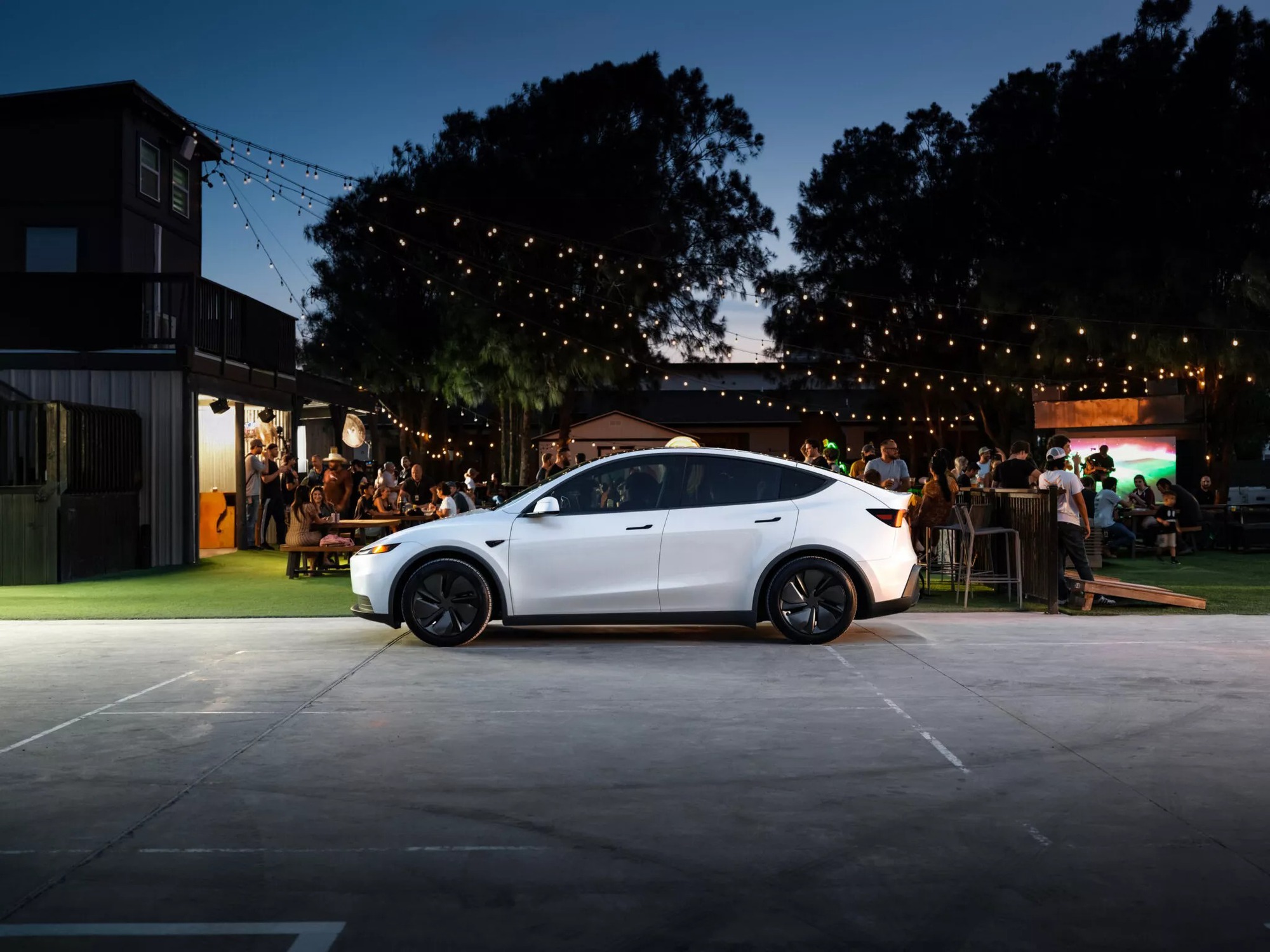 Tesla ra mắt phiên bản giá rẻ cho xe điện Model 3 và Model Y: Giá thấp nhất tương đương 975 triệu, quyết đấu xe Trung Quốc- Ảnh 2.