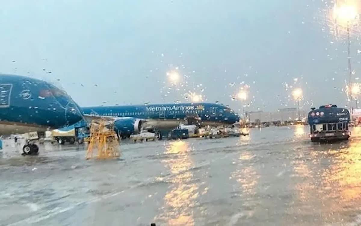 Mưa bão hoành hành, 9 tháng đầu năm 2025 có tới 1.380 chuyến bay bị hủy