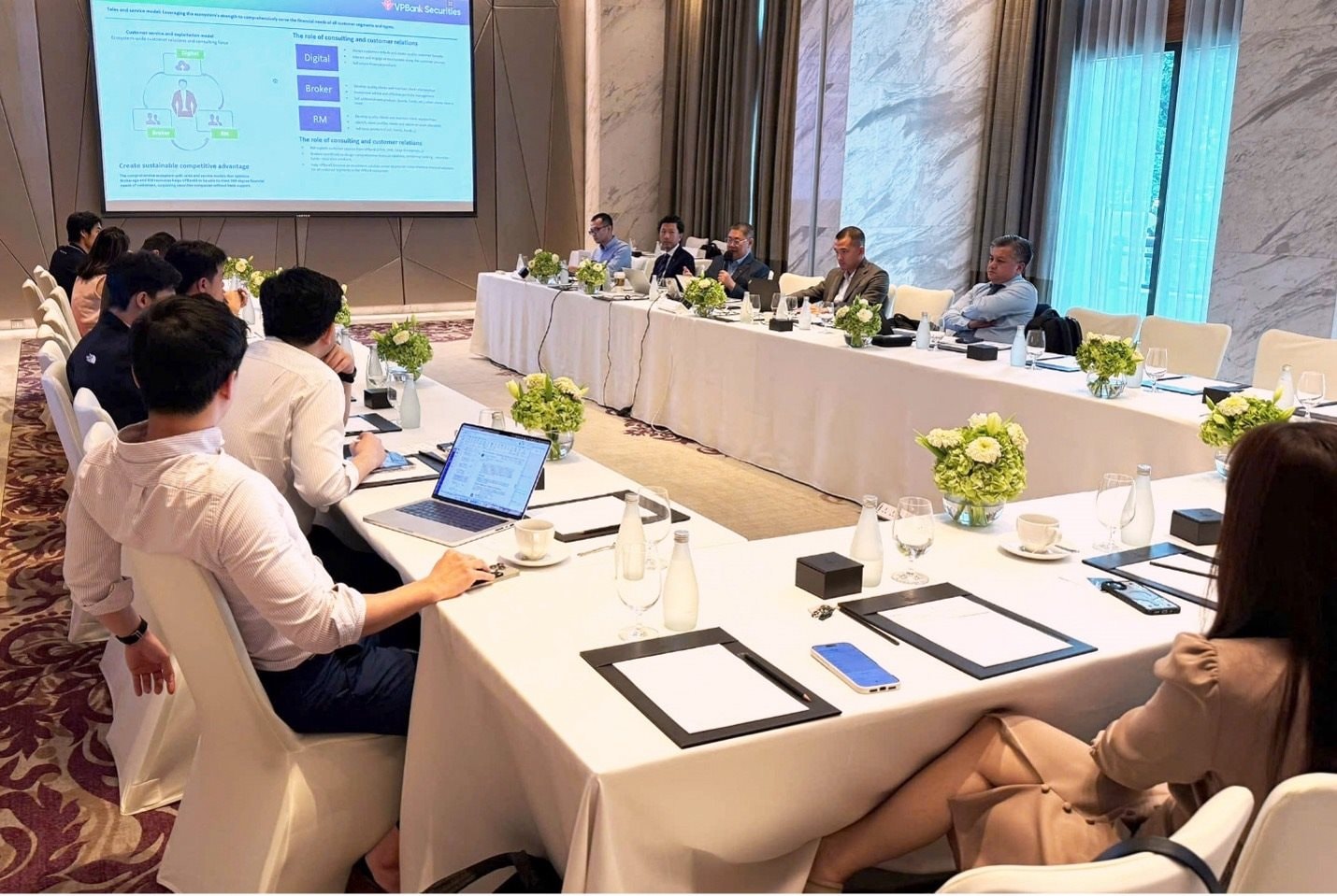 Hơn 50 đối tác quốc tế tìm hiểu cơ hội tại thương vụ IPO của VPBankS- Ảnh 1.