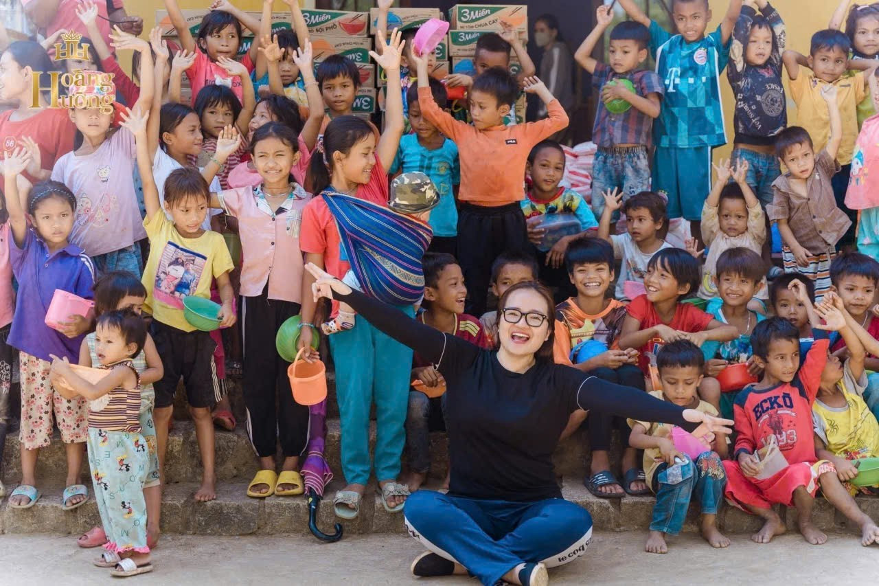 Chiêu trò Hoàng Hường và sự sập bẫy của người trung niên- Ảnh 1. Chiêu trò Hoàng Hường và sự sập bẫy của người trung niên- Ảnh 1.