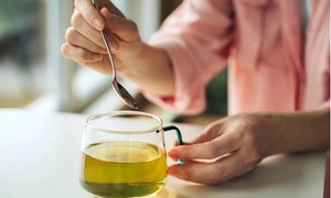 Điều gì xảy ra khi uống trà xanh thêm vài lát gừng?- Ảnh 2.