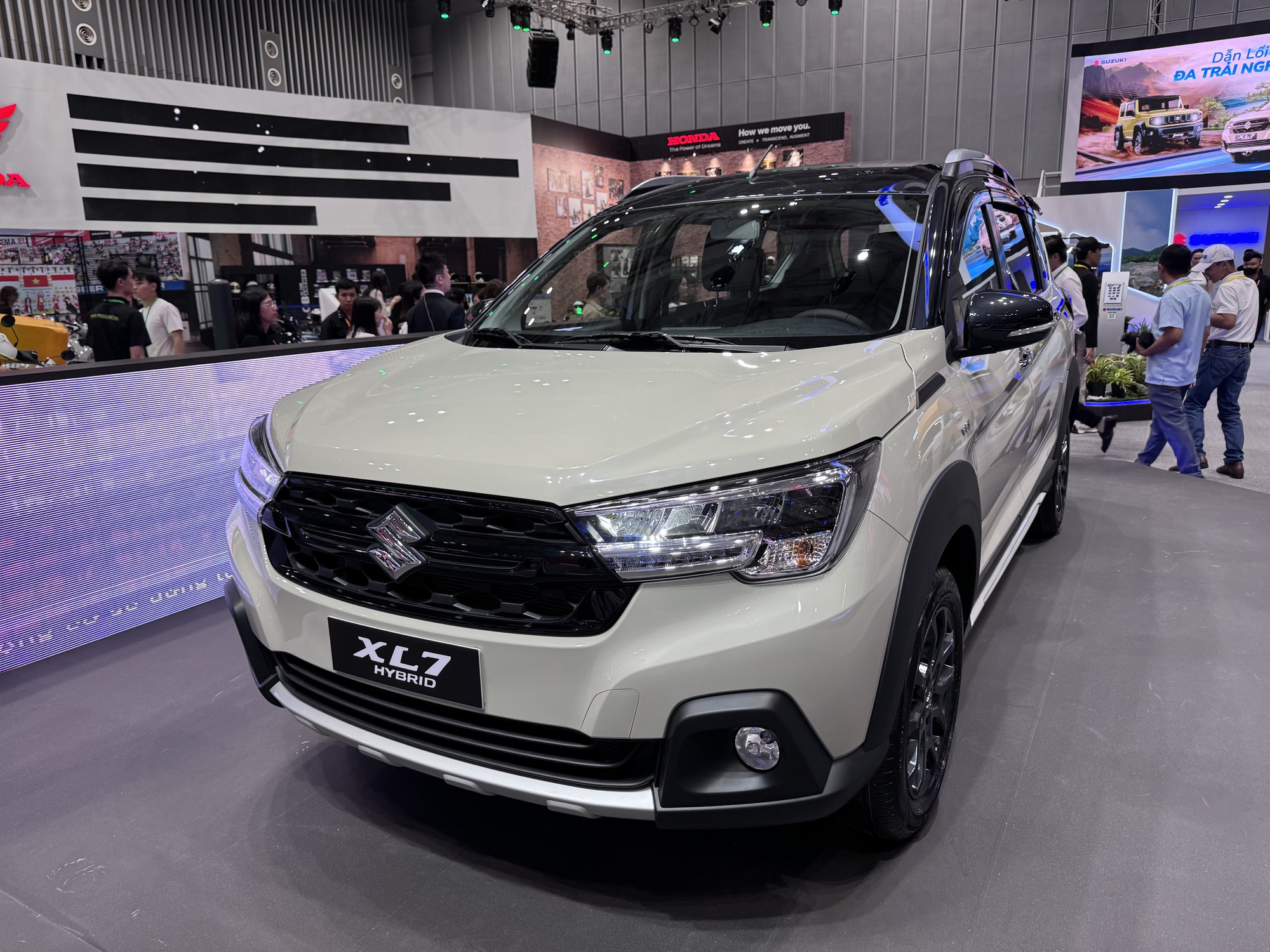 Nhiều mẫu xe 7 chỗ có giá ngang xe 4 chỗ- Ảnh 2.