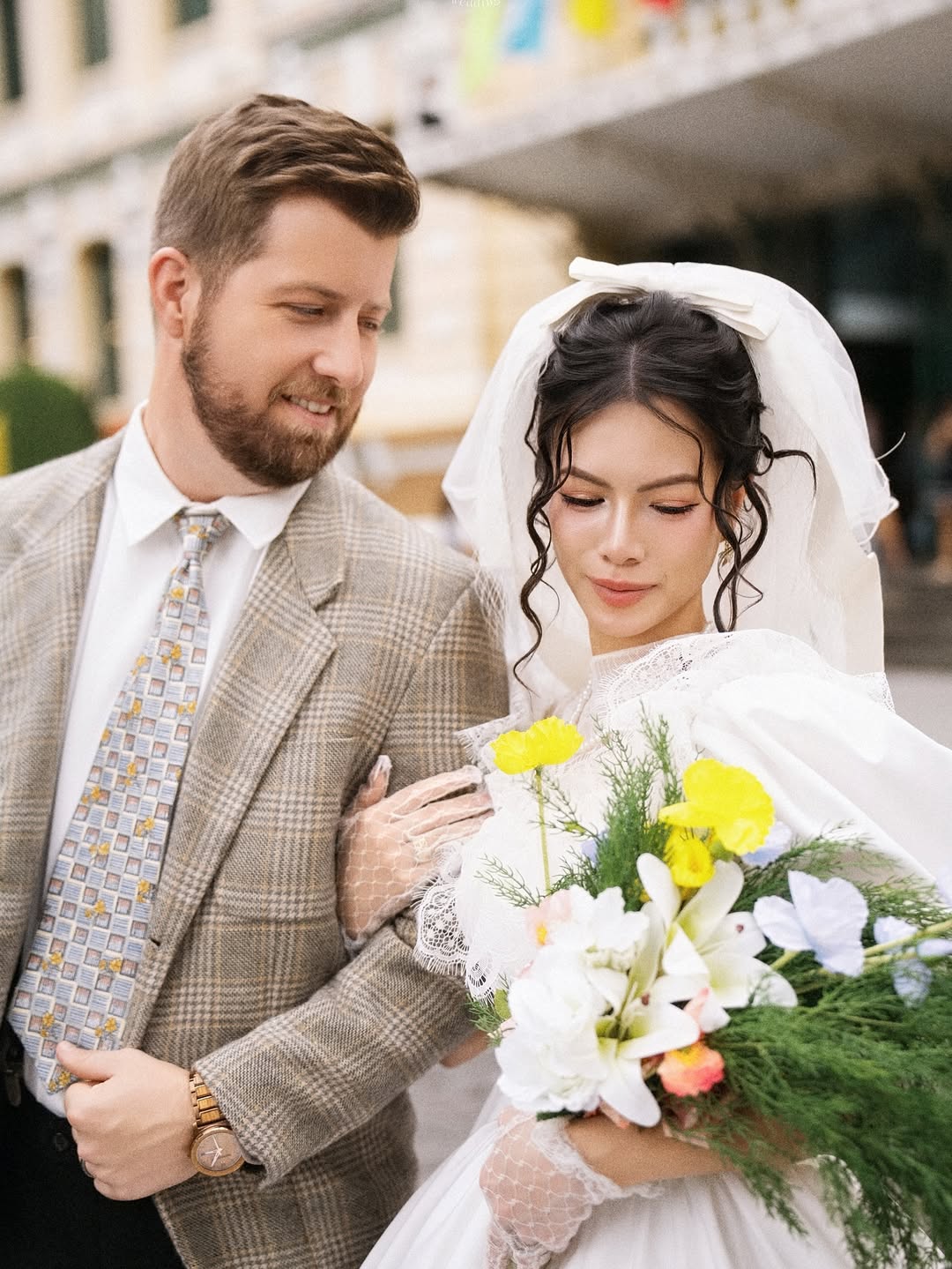 Vợ Việt "lỡ miệng" nói thích hoàng hôn, chồng Tây lái máy bay riêng chở đi ngắm rồi vòng về ăn phở- Ảnh 4. Vợ Việt "lỡ miệng" nói thích hoàng hôn, chồng Tây lái máy bay riêng chở đi ngắm rồi vòng về ăn phở- Ảnh 4.