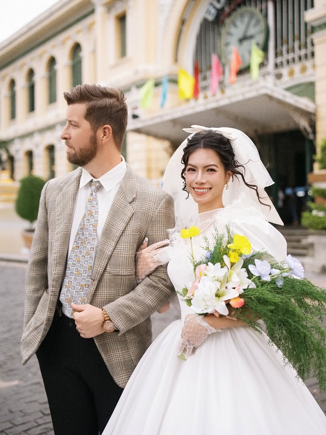 Vợ Việt "lỡ miệng" nói thích hoàng hôn, chồng Tây lái máy bay riêng chở đi ngắm rồi vòng về ăn phở- Ảnh 3. Vợ Việt "lỡ miệng" nói thích hoàng hôn, chồng Tây lái máy bay riêng chở đi ngắm rồi vòng về ăn phở- Ảnh 3.