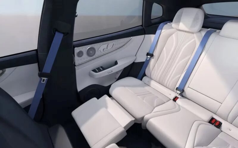 Mẫu xe điện rục rịch về Việt Nam có bản nâng cấp – sạc siêu nhanh ngang với đổ xăng, tầm hoạt động 700 km- Ảnh 4. Mẫu xe điện rục rịch về Việt Nam có bản nâng cấp – sạc siêu nhanh ngang với đổ xăng, tầm hoạt động 700 km- Ảnh 4.