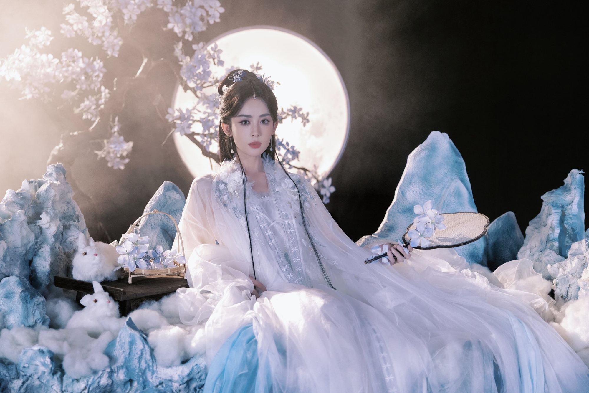 Ai đứng cùng mỹ nhân này cũng thành tàng hình hết: Đẹp nhất trần đời hiếm người bì nổi, 360 độ góc nào cũng phong thần- Ảnh 12. Ai đứng cùng mỹ nhân này cũng thành tàng hình hết: Đẹp nhất trần đời hiếm người bì nổi, 360 độ góc nào cũng phong thần- Ảnh 12.