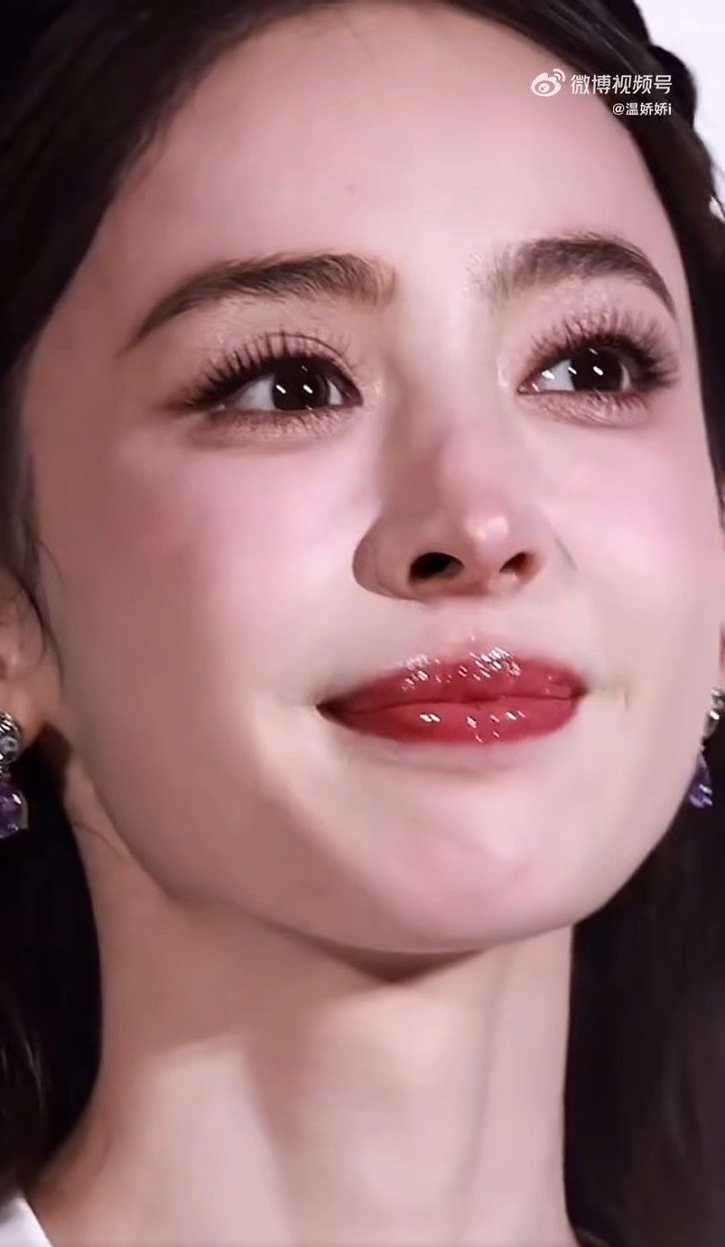 Ai đứng cùng mỹ nhân này cũng thành tàng hình hết: Đẹp nhất trần đời hiếm người bì nổi, 360 độ góc nào cũng phong thần- Ảnh 3. Ai đứng cùng mỹ nhân này cũng thành tàng hình hết: Đẹp nhất trần đời hiếm người bì nổi, 360 độ góc nào cũng phong thần- Ảnh 3.